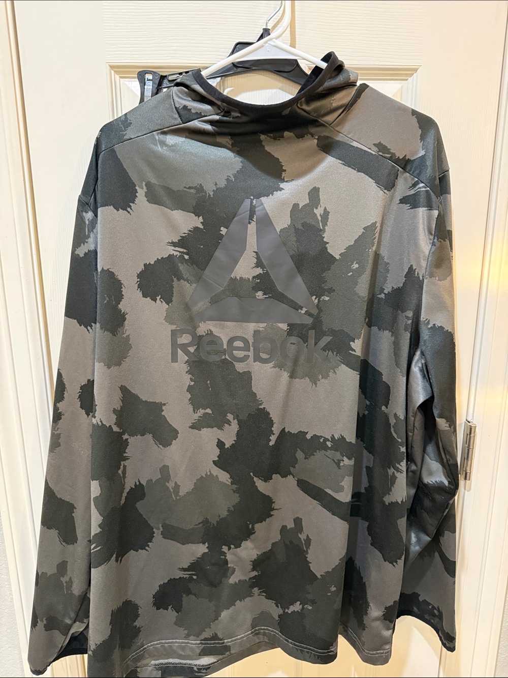 Reebok Men’s Gray & Black Camo Hooded Performance Shirt